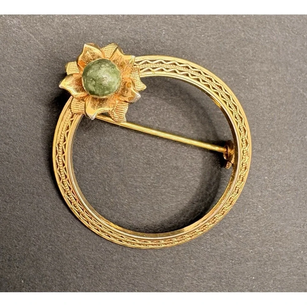 Vintage Wreath Circle‎ Green Stone A&Z 1/20 12KT Gold Filled Brooch 1.25